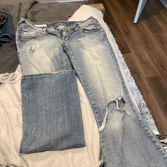 Decree Jeans - Picture 1 of 2